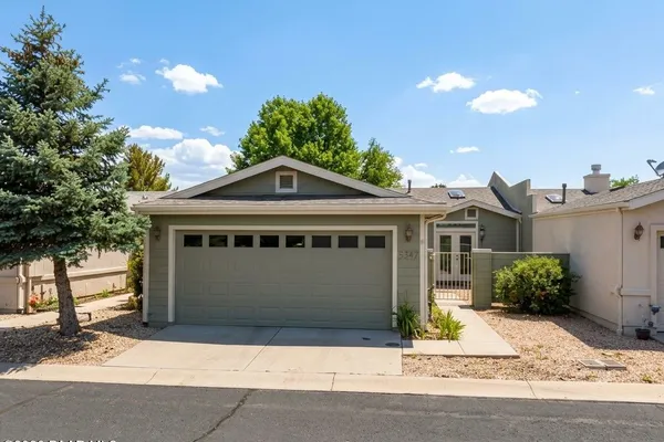 3347 IRIS LN