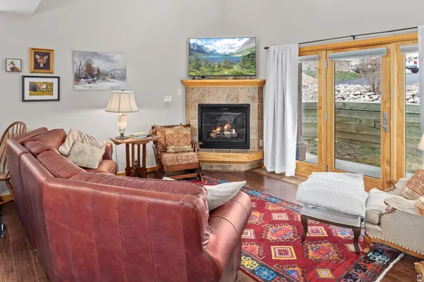 880 CRABAPPLE LN