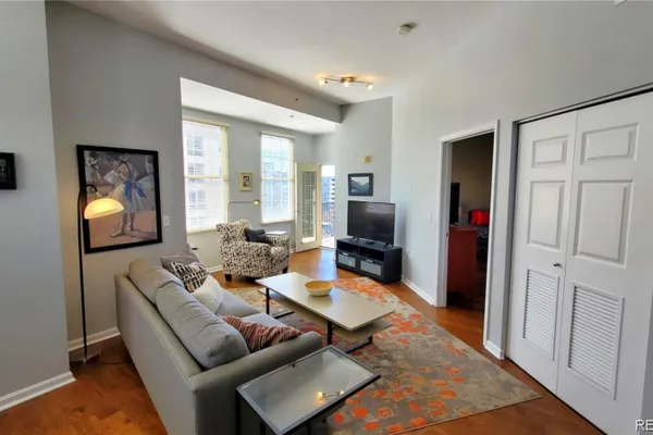 475 W 12TH AVE 8H