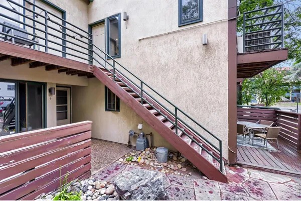 1825 MARINE ST 11