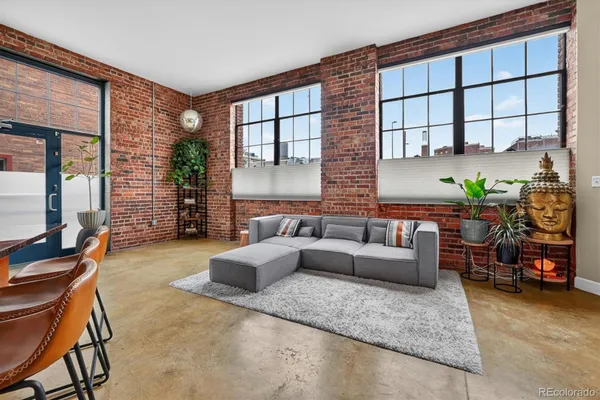 2500 WALNUT ST 102