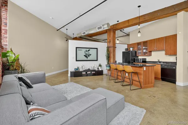 2500 WALNUT ST 102