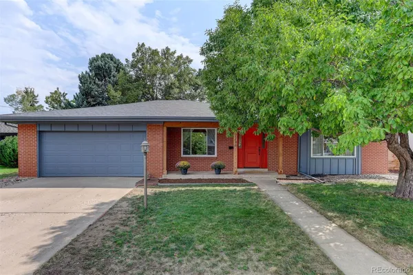 2140 E COLUMBIA PL