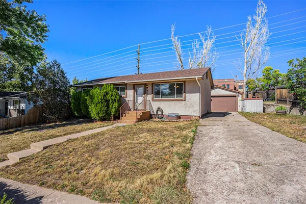 414 MAPLEWOOD DR
