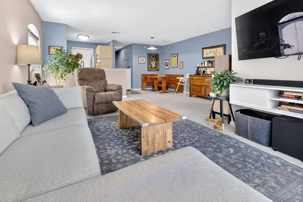 2510 TAFT DR 300