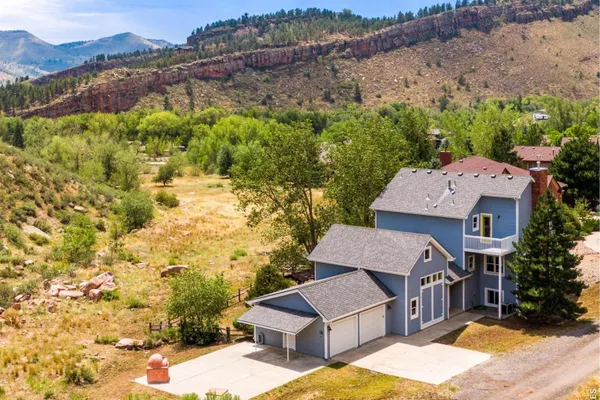 9 EAGLE NEST LN