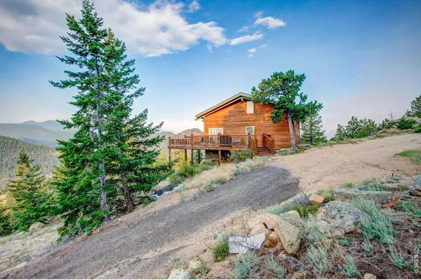 301 PINE TREE DR