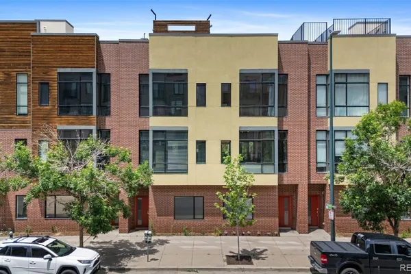 2325 WALNUT ST 4