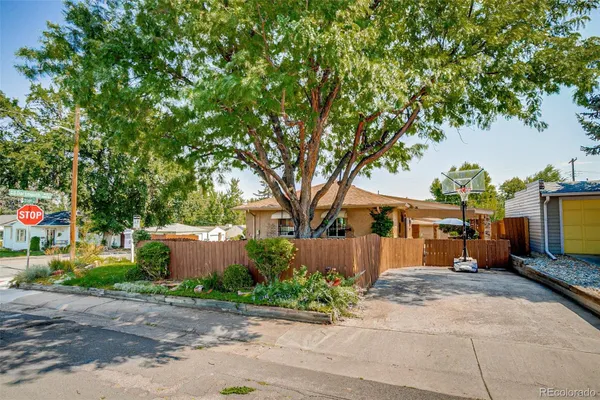 1010 E DARTMOUTH AVE