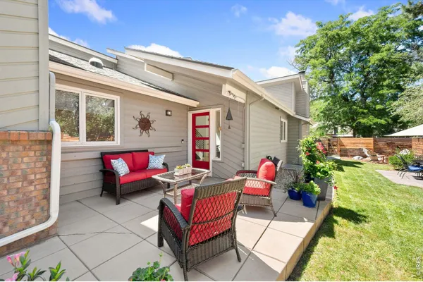 4957 SUNDANCE SQ