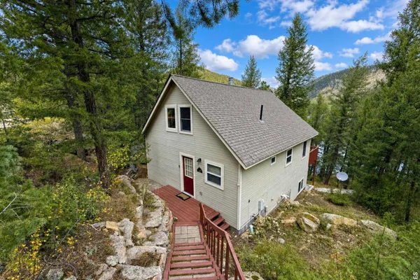 745 HICKORY DR