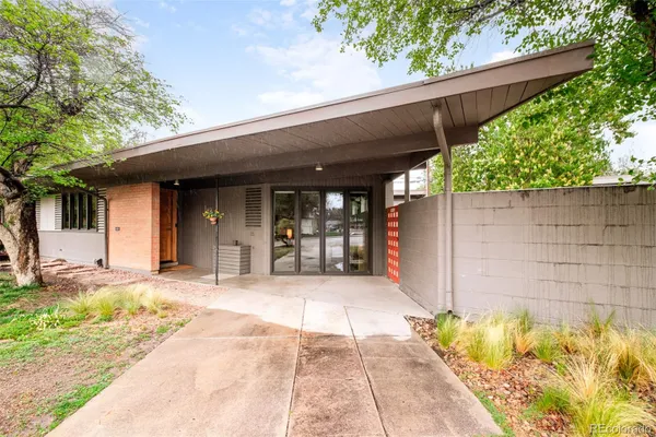 1431 E DARTMOUTH AVE