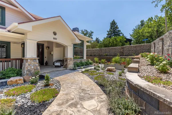 800 GRANT PL
