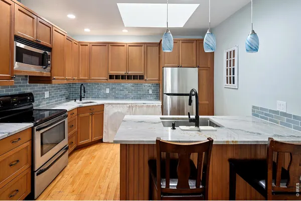 611 CASCADE AVE 7