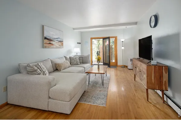 611 CASCADE AVE 7