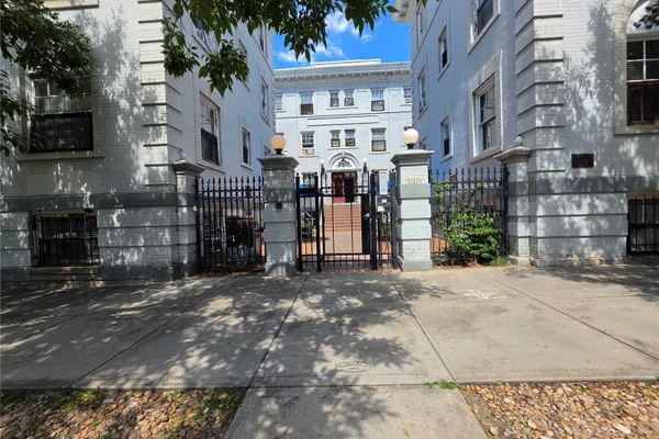 215 E 11TH AVE D8