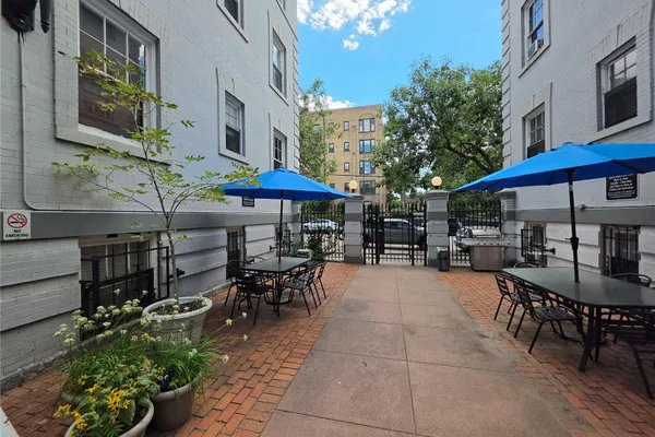 215 E 11TH AVE D8