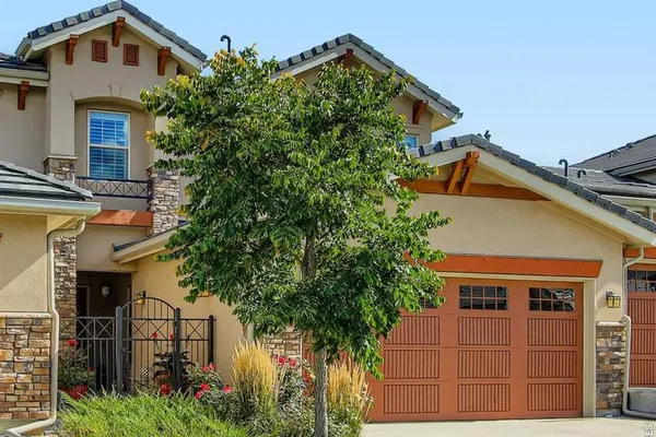 2932 CASALON CIR
