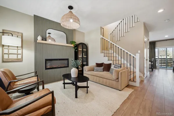 1099 THORNBURY PL