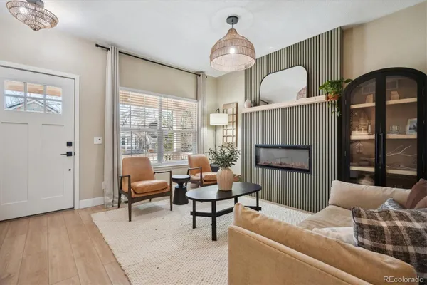 1099 THORNBURY PL