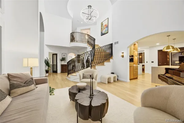 8373 COLONIAL DR