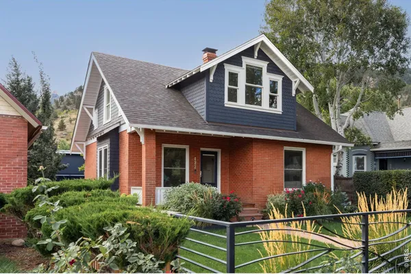 422 ARAPAHOE AVE