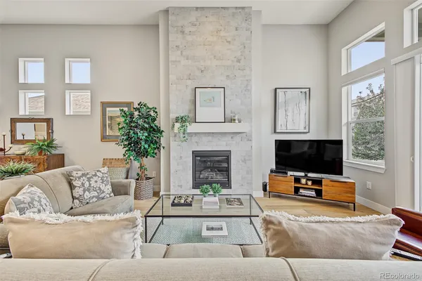 1207 SANDSTONE CIR