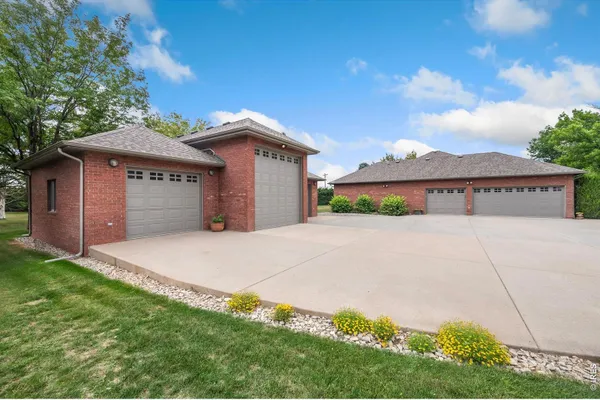 218 GRAND VIEW CIR