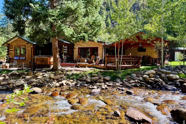 626 RIVERSIDE DR