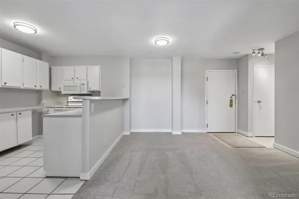 480 S MARION PKWY 902