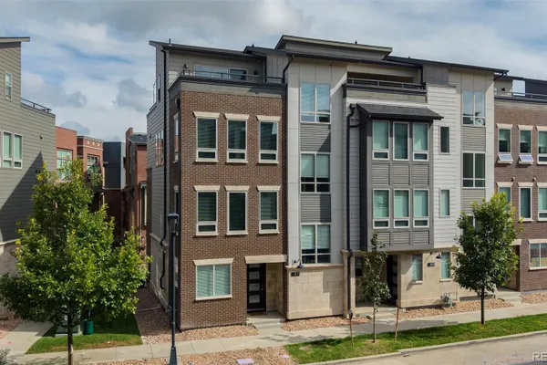 511 PROMENADE DR
