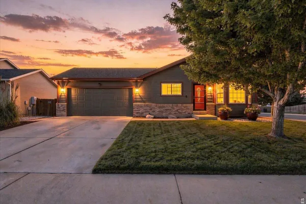 1381 FARMLAND LN