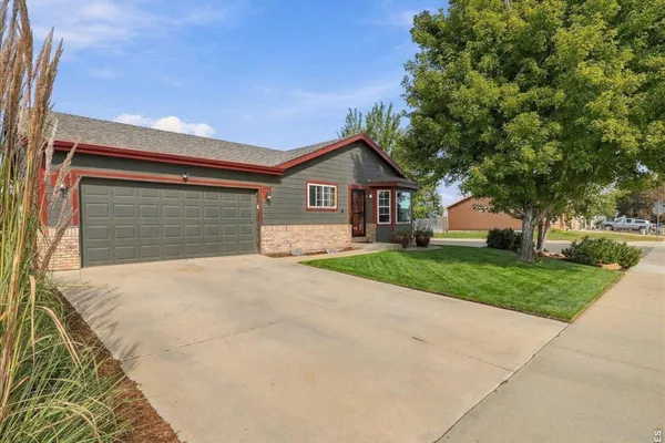 1381 FARMLAND LN