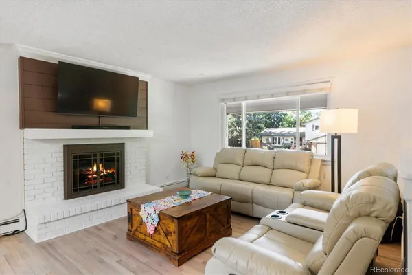 553 W EASTER AVE