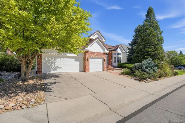 825 HUNTINGTON DR