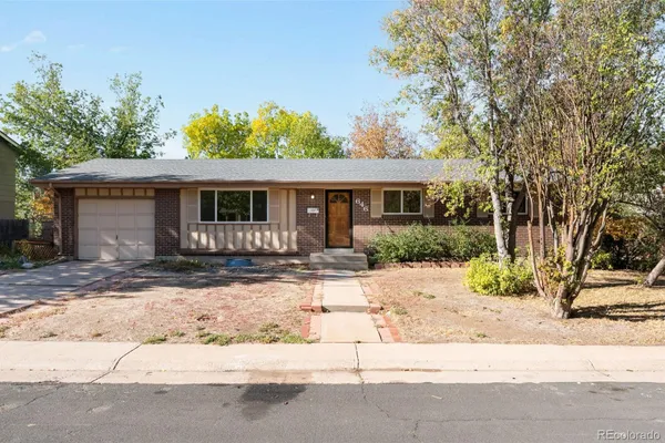 646 W EASTER PL