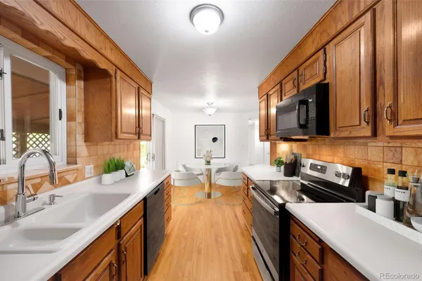 646 W EASTER PL