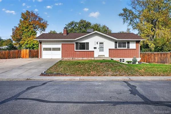 1679 S VAN GORDON CT