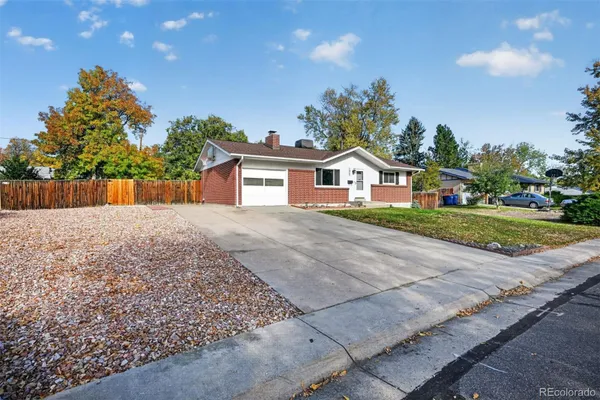 1679 S VAN GORDON CT