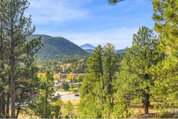 829 PANORAMA CIR