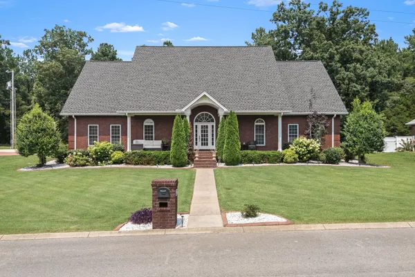 106 FINCH LN