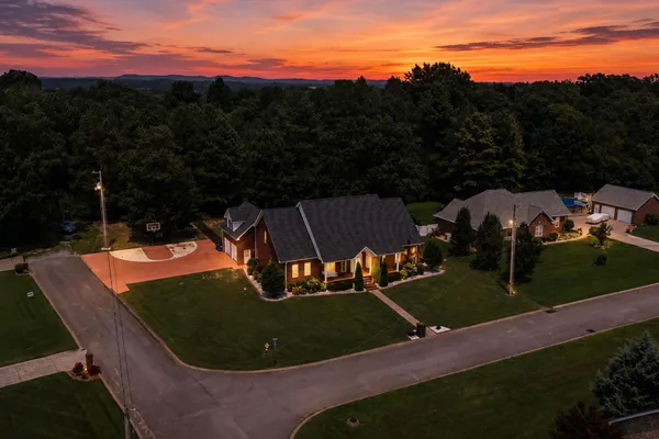 106 FINCH LN