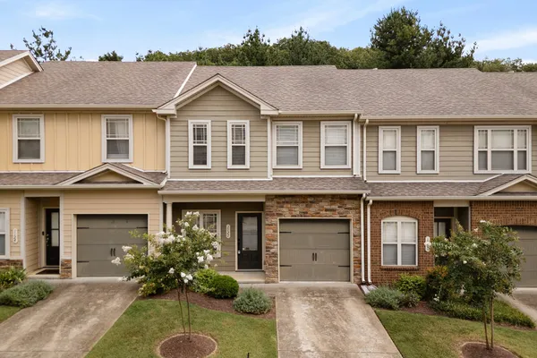 1122 WOODBURY FALLS CT