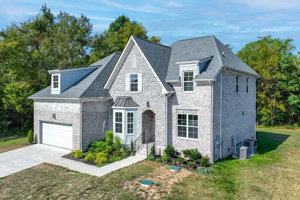 631 SILVA LN
