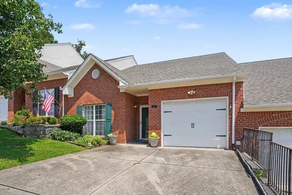 221 WYNDOM CT
