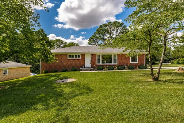 503 N PAWNEE DR