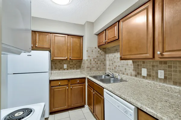 2325 ELLISTON PL 405