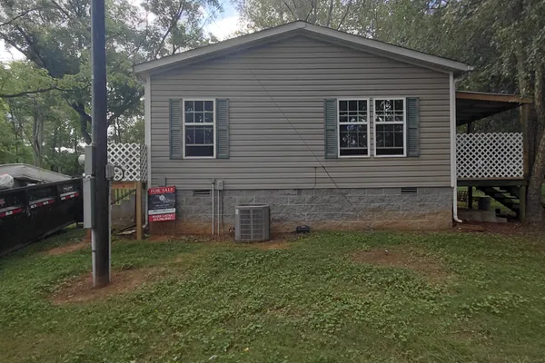 404 LAWRENCE AVE