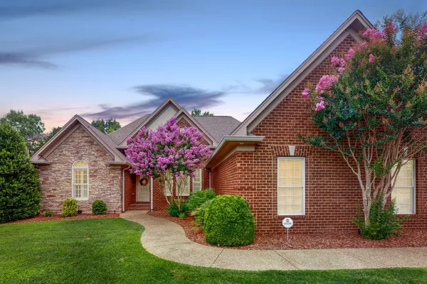 1007 BRIARWOOD DR