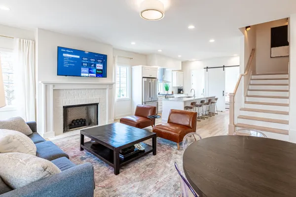519 CHESTERFIELD AVE 8